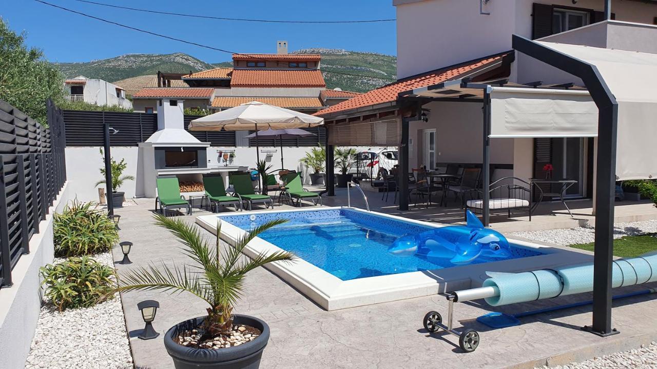 Villa Fides With Private Pool, Garden And Sea View Kaštel Novi Eksteriør bilde