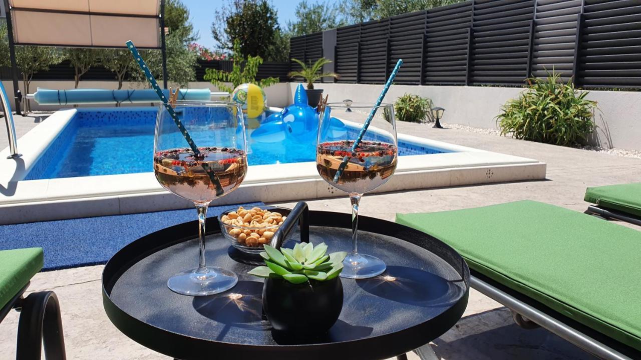 Villa Fides With Private Pool, Garden And Sea View Kaštel Novi Eksteriør bilde