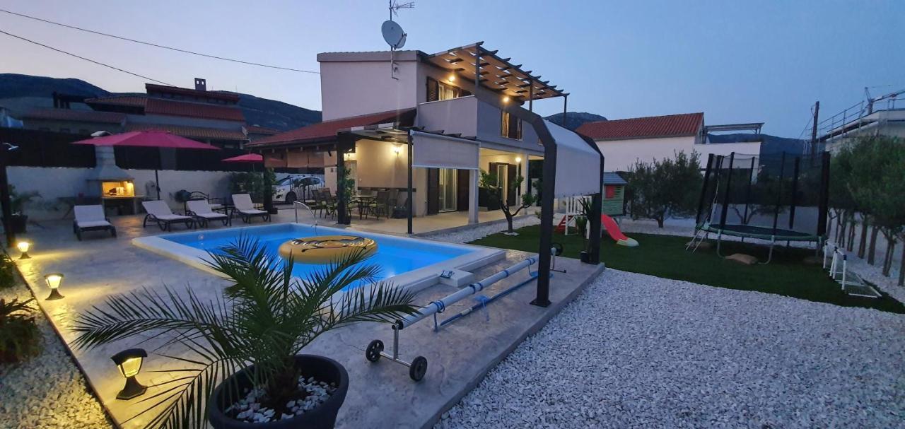 Villa Fides With Private Pool, Garden And Sea View Kaštel Novi Eksteriør bilde