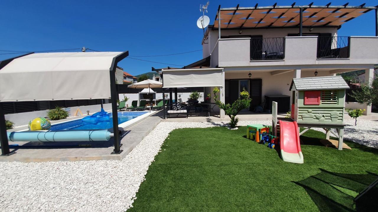 Villa Fides With Private Pool, Garden And Sea View Kaštel Novi Eksteriør bilde