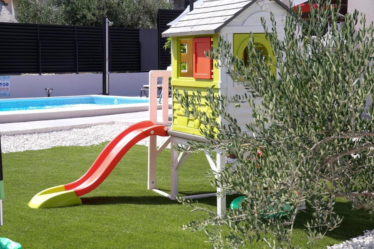 Villa Fides With Private Pool, Garden And Sea View Kaštel Novi Eksteriør bilde