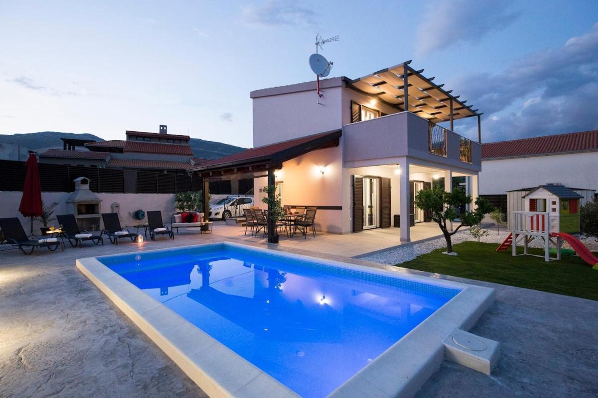 Villa Fides With Private Pool, Garden And Sea View Kaštel Novi Eksteriør bilde